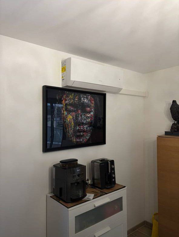 Clim réversible installée dans un séjour à Saint-Étienne